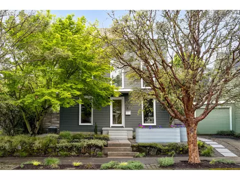 3965 N Gantenbein Ave, Portland, OR 97227