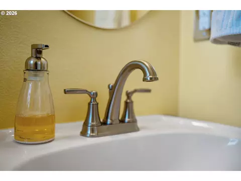Bath - 1475 Emerald Ln, Netarts, OR 97143 photo 2 of 5