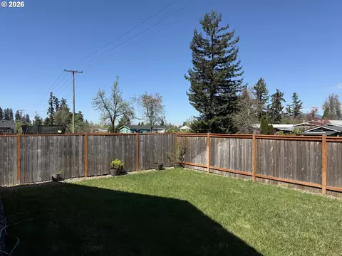 Exterior - 5298 Squirrel St, Springfield, OR 97478 photo 3 of 5