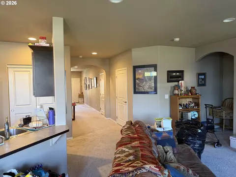 Entry Way - 5298 Squirrel St, Springfield, OR 97478 photo 2 of 2