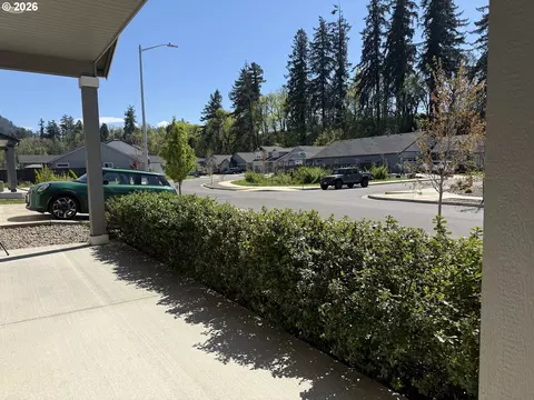 Exterior - 5298 Squirrel St, Springfield, OR 97478 photo 2 of 5