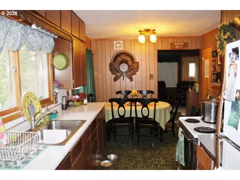 Kitchen - 74926 Badger Ln, Heppner, OR 97836 photo 2 of 2