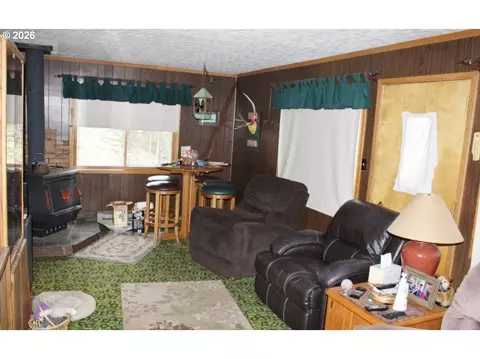 Living - 74926 Badger Ln, Heppner, OR 97836 photo 2 of 2
