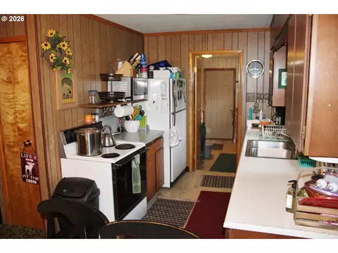 Kitchen - 74926 Badger Ln, Heppner, OR 97836 photo 1 of 2