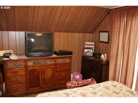 Bedroom - 74926 Badger Ln, Heppner, OR 97836 photo 5 of 5