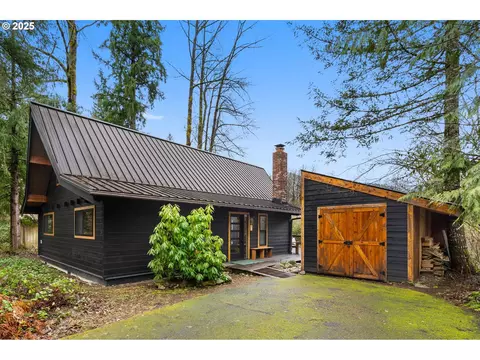 65418 E Sandy River Ln, Rhododendron, OR 97049