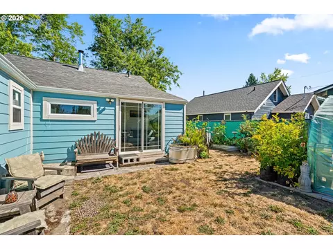 Exterior - 849 L St, Springfield, OR 97477 photo 1 of 8
