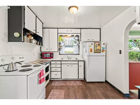 Kitchen - 849 L St, Springfield, OR 97477 photo 3 of 3