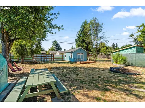 Exterior - 849 L St, Springfield, OR 97477 photo 4 of 8