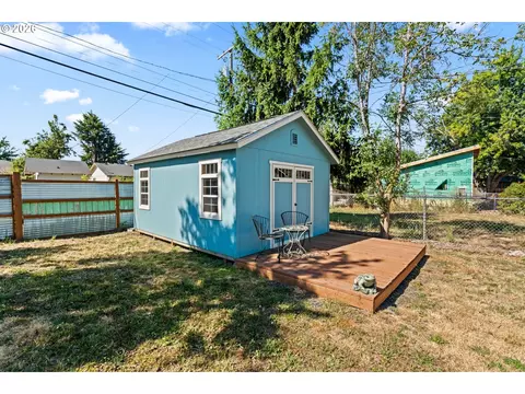 Exterior - 849 L St, Springfield, OR 97477 photo 7 of 8