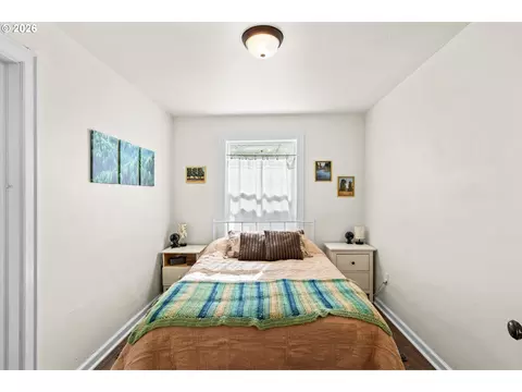 Bedroom - 849 L St, Springfield, OR 97477 photo 1 of 3