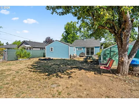 Exterior - 849 L St, Springfield, OR 97477 photo 5 of 8