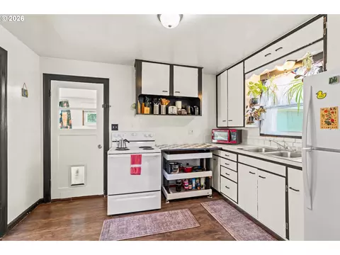 Kitchen - 849 L St, Springfield, OR 97477 photo 1 of 3
