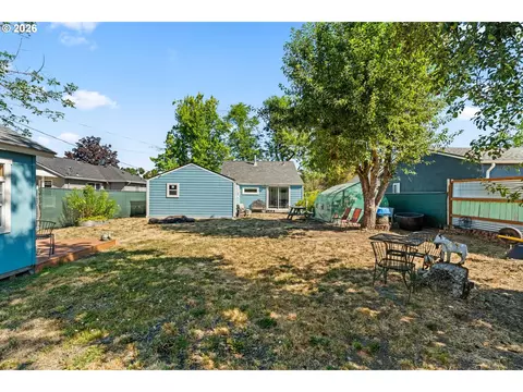 Exterior - 849 L St, Springfield, OR 97477 photo 6 of 8