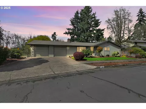 2480 Chuckanut St, Eugene, OR 97408