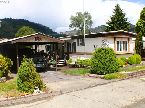 112 Bunting Ln #28, Myrtle Creek, OR 97457