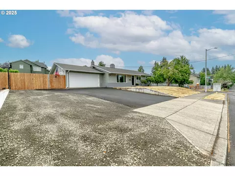 18340 SE Langensand Rd, Sandy, OR 97055