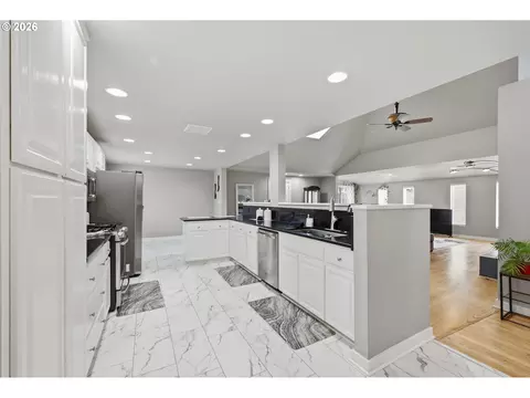 Kitchen - 1271 Arcadia Dr, Eugene, OR 97401 photo 3 of 6