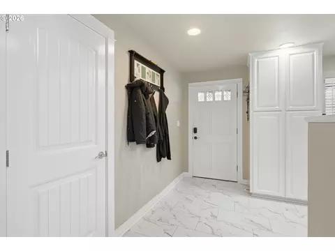 Entry Way - 1271 Arcadia Dr, Eugene, OR 97401 photo 1 of 2