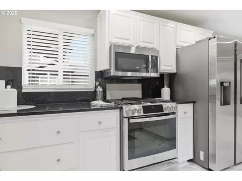 Kitchen - 1271 Arcadia Dr, Eugene, OR 97401 photo 5 of 6