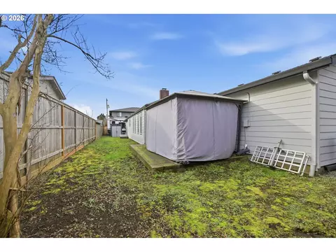Exterior - 1271 Arcadia Dr, Eugene, OR 97401 photo 4 of 4