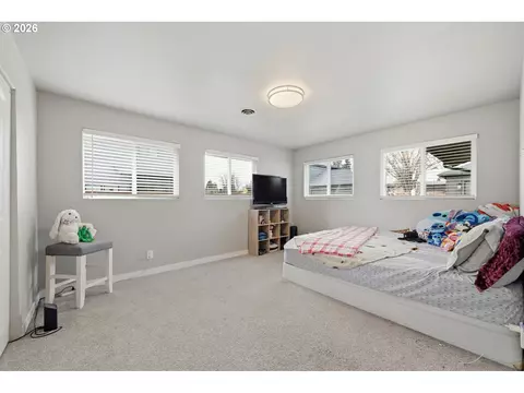 Bedroom - 1271 Arcadia Dr, Eugene, OR 97401 photo 5 of 5
