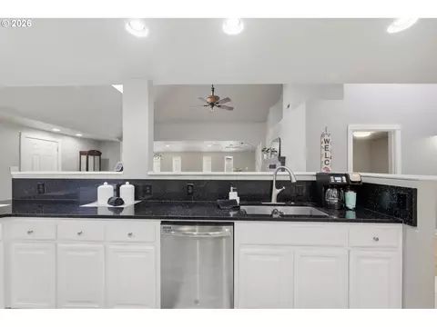 Kitchen - 1271 Arcadia Dr, Eugene, OR 97401 photo 6 of 6