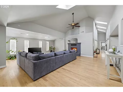 Living - 1271 Arcadia Dr, Eugene, OR 97401 photo 4 of 4