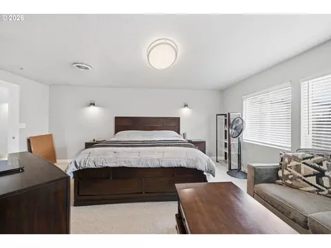 Bedroom - 1271 Arcadia Dr, Eugene, OR 97401 photo 2 of 5