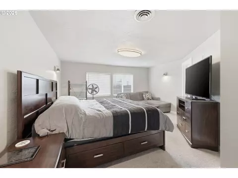 Bedroom - 1271 Arcadia Dr, Eugene, OR 97401 photo 1 of 5
