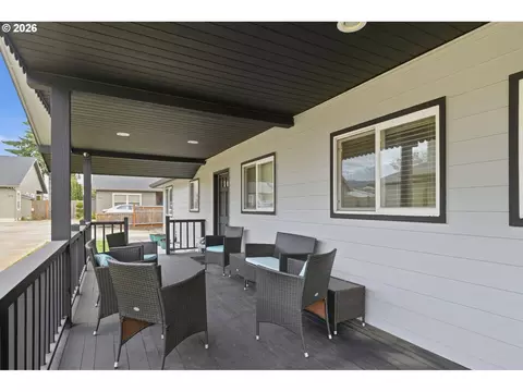 Exterior - 1271 Arcadia Dr, Eugene, OR 97401 photo 2 of 4