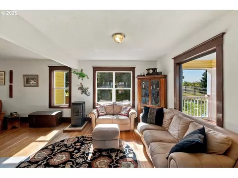 Living - 7908 Boedigheimer Rd, Sublimity, OR 97385 photo 1 of 2