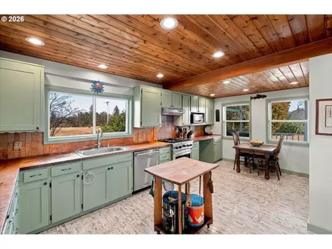 Kitchen - 7908 Boedigheimer Rd, Sublimity, OR 97385 photo 1 of 3