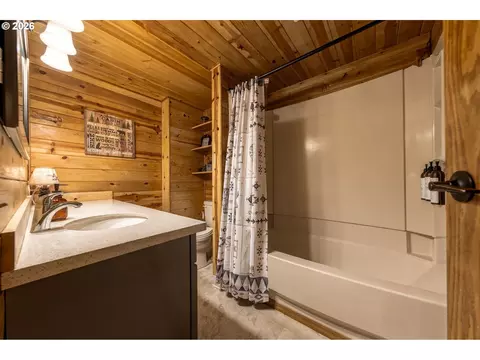 Bath - 27730 E John Lake Rd, Rhododendron, OR 97049 photo 4 of 4