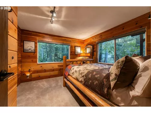 Bedroom - 27730 E John Lake Rd, Rhododendron, OR 97049 photo 7 of 9