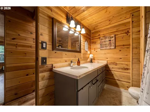 Bath - 27730 E John Lake Rd, Rhododendron, OR 97049 photo 3 of 4