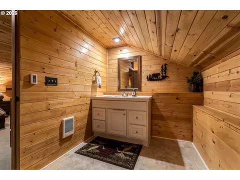 Bath - 27730 E John Lake Rd, Rhododendron, OR 97049 photo 2 of 4