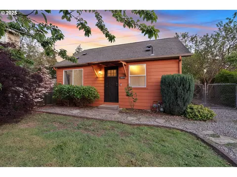 15614 SE Caruthers Ct, Portland, OR 97233