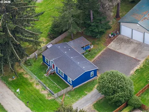 90842 Sand Dollar Ln, Coos Bay, OR 97420