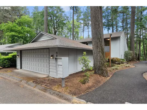 4258 Woodside Cir, Lake Oswego, OR 97035
