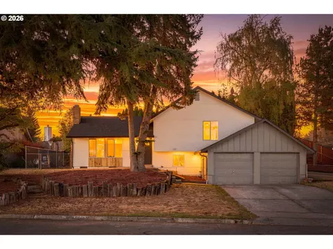 9905 NW 4th Ave, Vancouver, WA 98685
