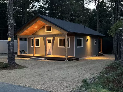 2433 Arizona St, Port Orford, OR 97465