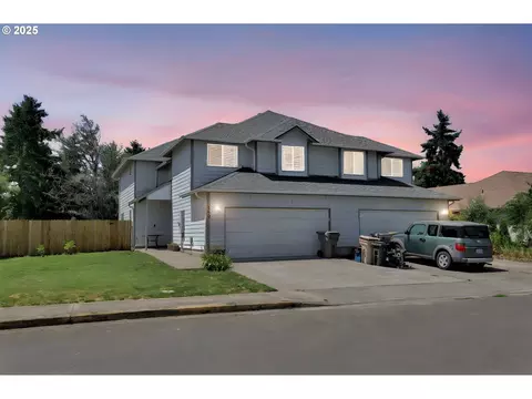 860 S 8th St, Harrisburg, OR 97446