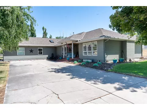 520 NE 6th St, Dufur, OR 97021