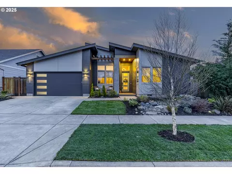 1968 John Day Dr, Eugene, OR 97408