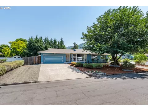 921 W Hickory St, Roseburg, OR 97471