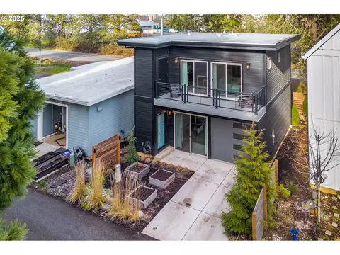 2022 Village Center Dr SE, Salem, OR 97302
