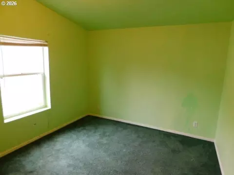 Bedroom - 1633 Maple St, Florence, OR 97439 photo 3 of 3