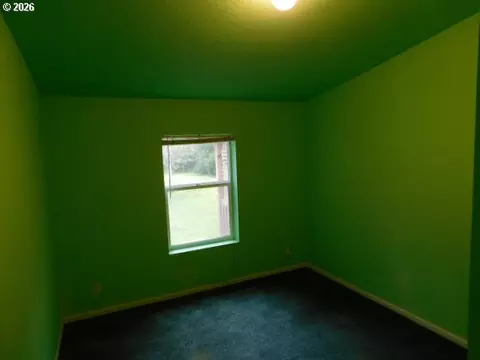 Bedroom - 1633 Maple St, Florence, OR 97439 photo 2 of 3