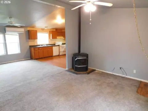 Living - 1633 Maple St, Florence, OR 97439 photo 3 of 3